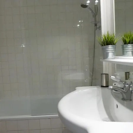 Titanic Centre Port דירה