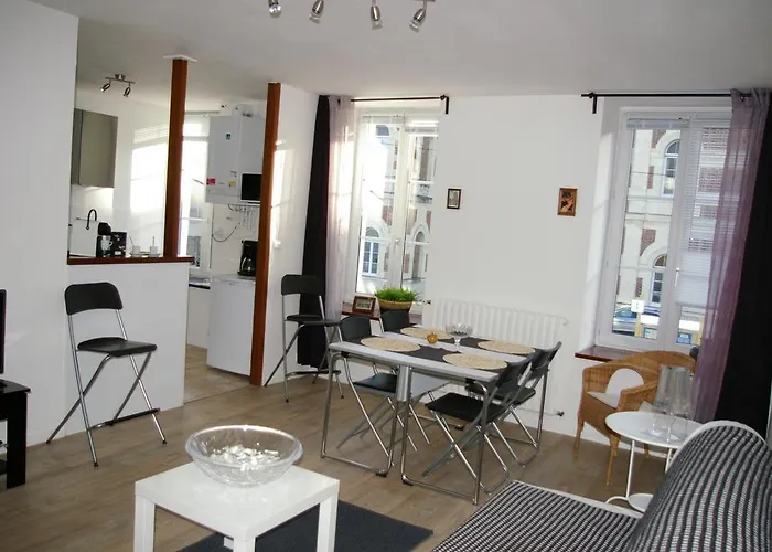 Titanic Centre Port Apartment *